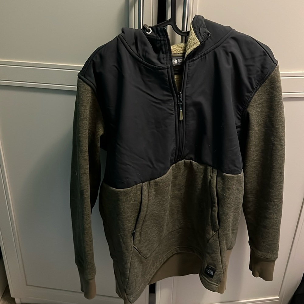 Women’s northface half zip sweatshirt
